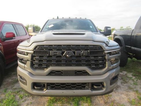 Used 2026 RAM 2500 Limited AWD/4WD image 2