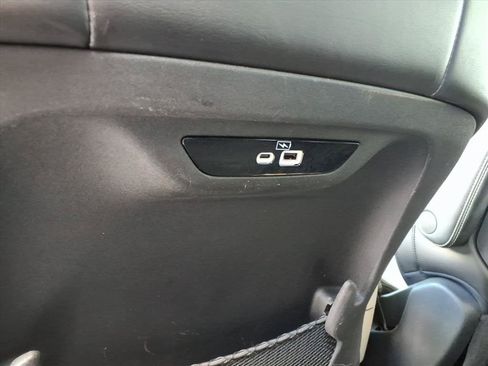 Used 2023 Chrysler Pacifica Touring-L FWD image 27