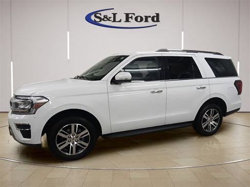 Certified 2024 Ford Expedition Limited image 3