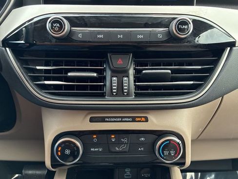 Used 2022 Ford Escape SE image 33