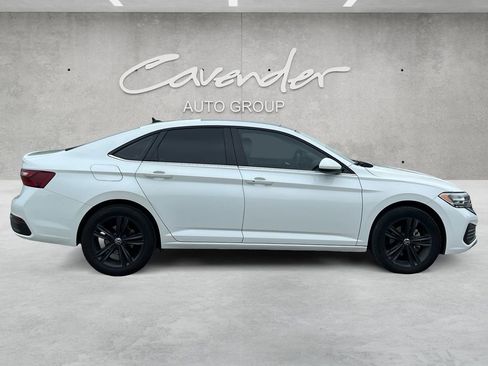 Used 2023 Volkswagen Jetta SE FWD image 17