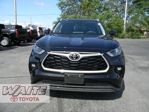 Used 2023 Toyota Highlander XLE AWD/4WD image 6