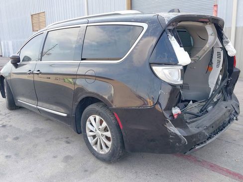 Used 2019 Chrysler Pacifica Touring-L FWD image 55