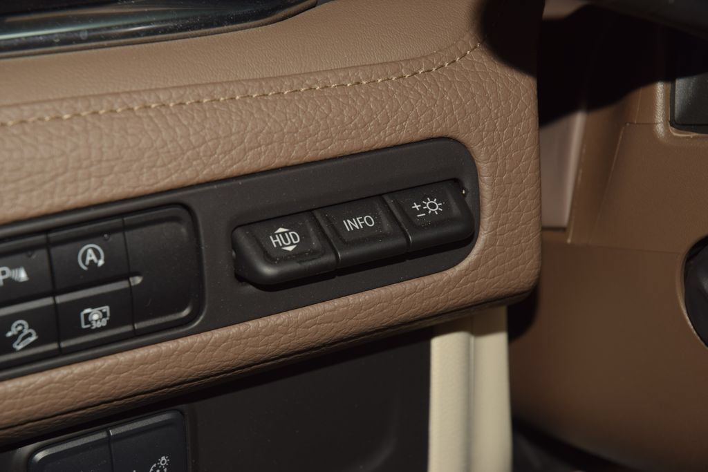 Used 2024 GMC Yukon Denali AWD/4WD image 38