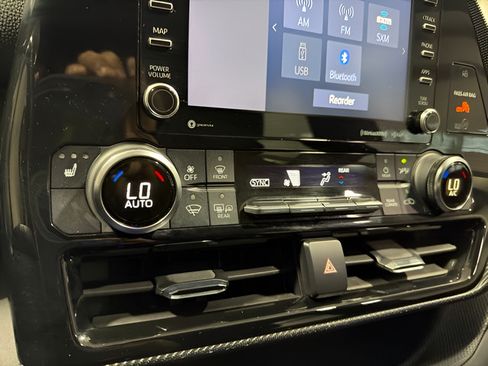 Used 2022 Toyota Highlander XSE FWD image 21
