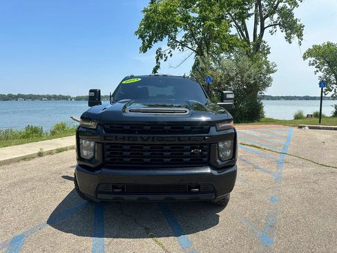 Used 2021 Chevrolet Silverado 2500 Custom w/ Custom Value Package AWD/4WD image 2