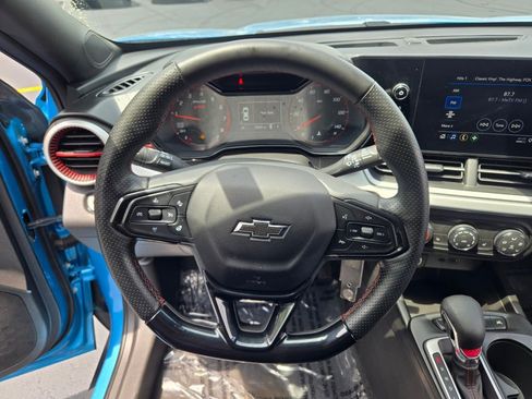 Certified 2025 Chevrolet Trax RS FWD image 29
