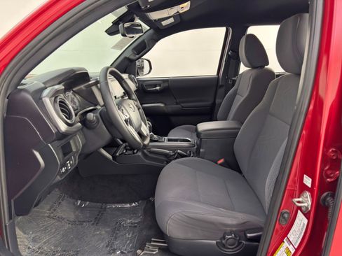 Used 2019 Toyota Tacoma TRD Sport w/ Technology Package image 15