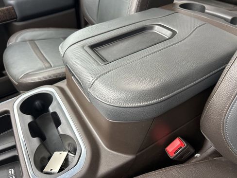 Used 2022 GMC Sierra 3500 Denali w/ Denali Ultimate Package image 33