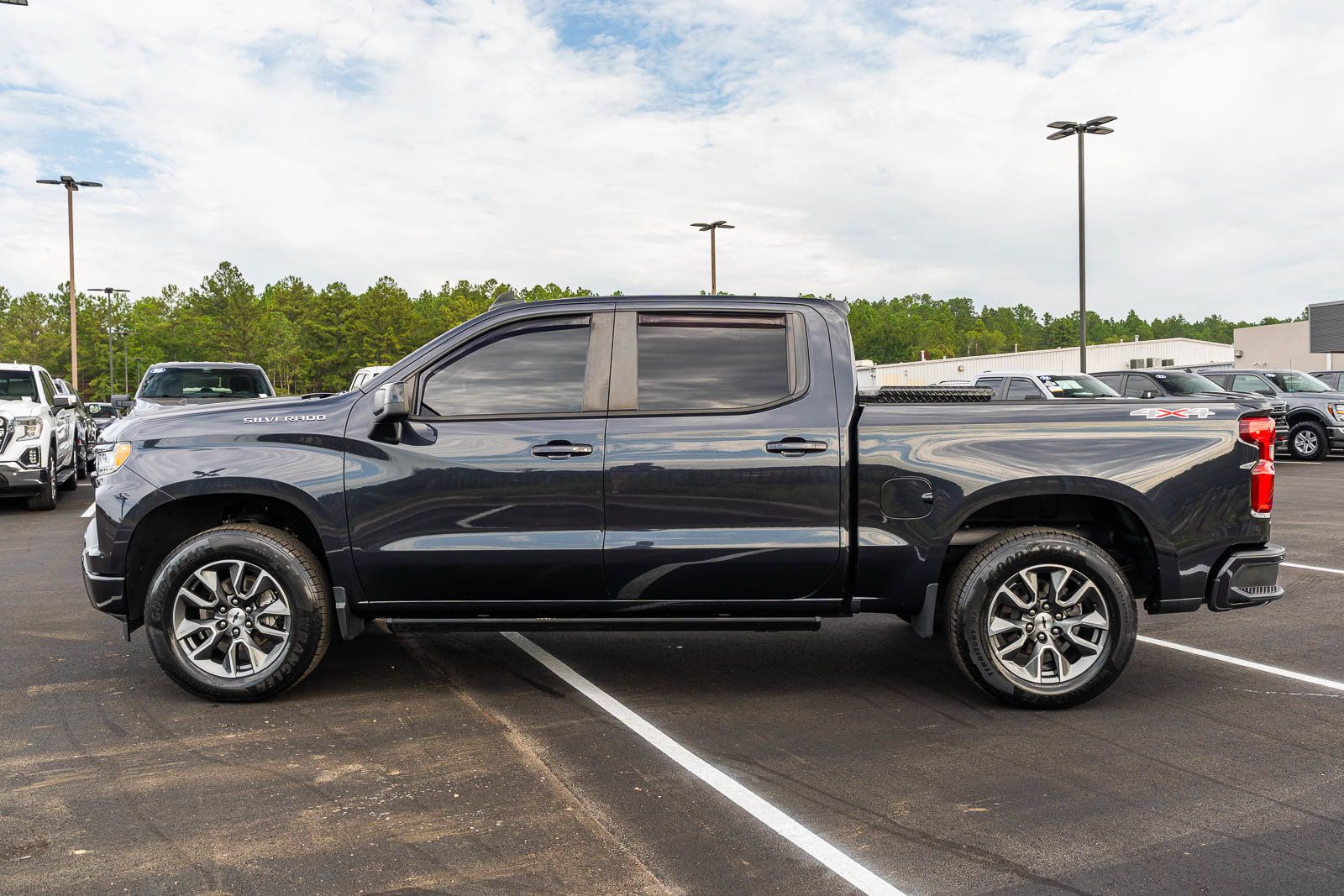 Used 2022 Chevrolet Silverado 1500 RST w/ Convenience Package II AWD/4WD image 4