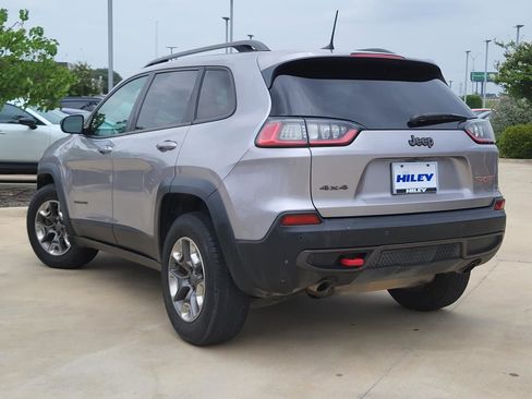Used 2019 Jeep Cherokee Trailhawk AWD/4WD image 3