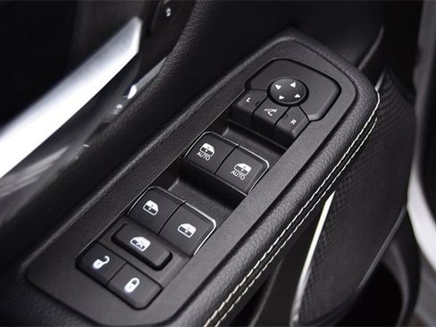 Used 2025 RAM 1500 Laramie image 9