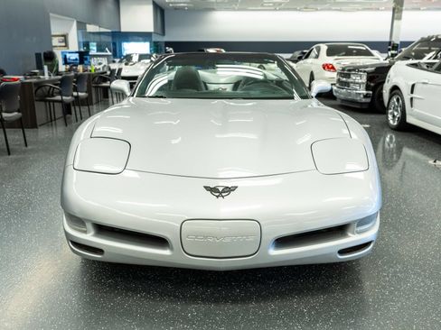 Used 2002 Chevrolet Corvette Convertible w/ Preferred Equipment Group2 RWD image 2