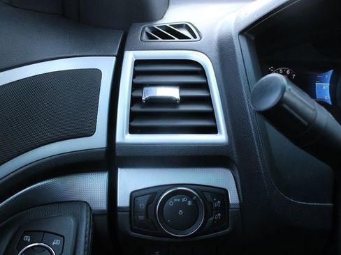 Used 2014 Ford Explorer XLT w/ Equipment Group 202A FWD image 8