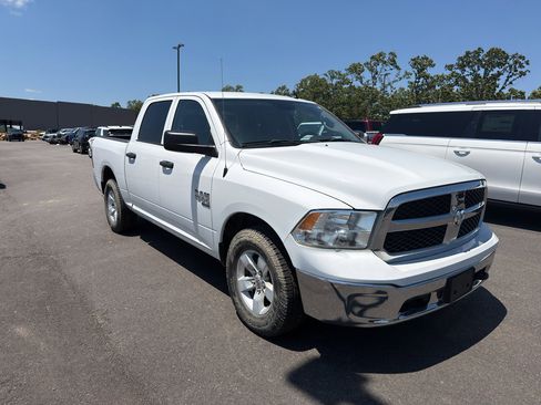 Used 2022 RAM 1500 Classic SLT w/ Electronics Group AWD/4WD image 4