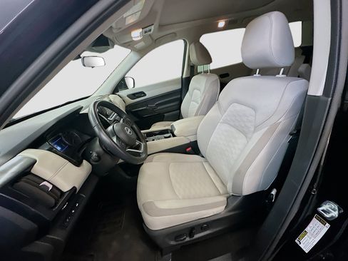 Used 2024 Nissan Pathfinder SV w/ SV Premium Package image 13