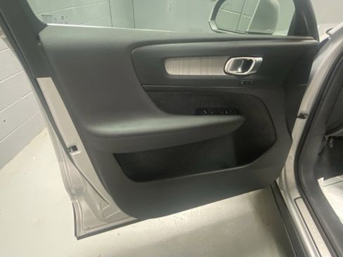 Certified 2025 Volvo XC40 B5 Plus image 7