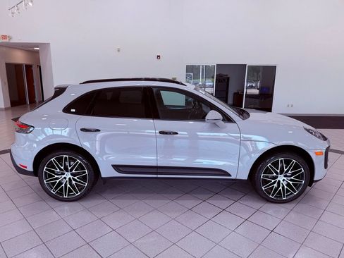 Used 2022 Porsche Macan AWD/4WD image 16