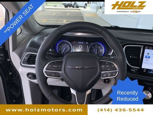 Used 2024 Chrysler Pacifica Touring-L image 10