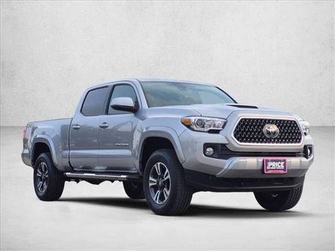 Used 2018 Toyota Tacoma TRD Sport RWD image 3