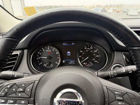 Used 2022 Nissan Rogue Sport SV image 9