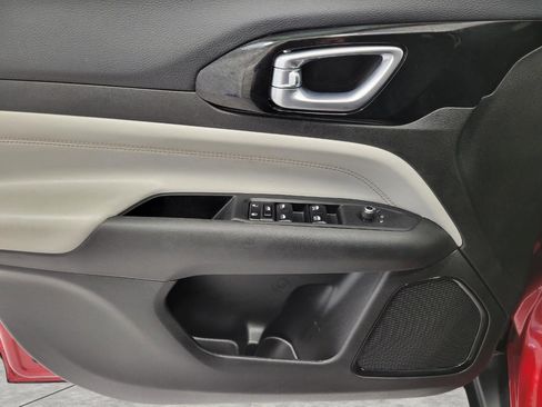 Used 2025 Jeep Compass Limited image 25