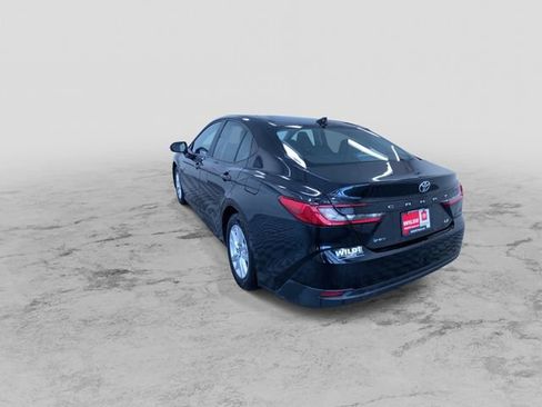 Used 2025 Toyota Camry LE image 8