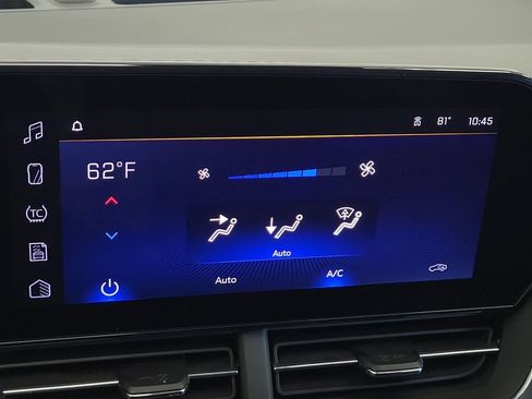 Used 2025 Chevrolet Trax LT w/ LT Convenience Package FWD image 19