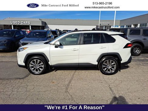 Used 2021 Toyota RAV4 XLE Premium image 2