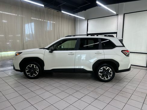Used 2025 Subaru Forester Premium AWD/4WD image 11