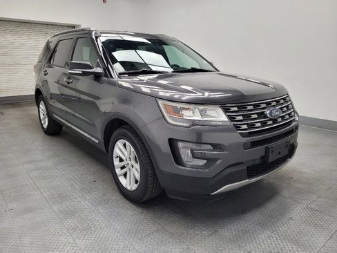 Used 2017 Ford Explorer XLT image 13
