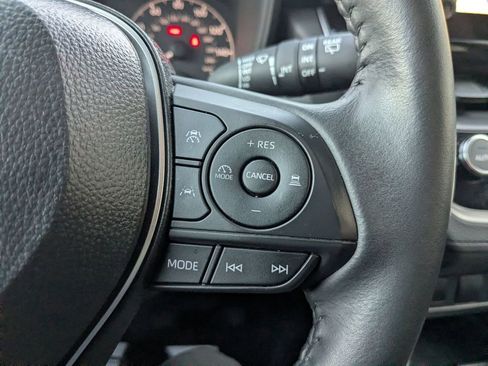 Used 2025 Toyota Corolla Cross LE image 18