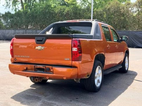 Used 2008 Chevrolet Avalanche LT w/ Convenience Package #1 AWD/4WD image 5