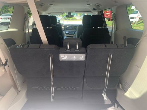Used 2017 Chrysler Pacifica LX FWD image 25