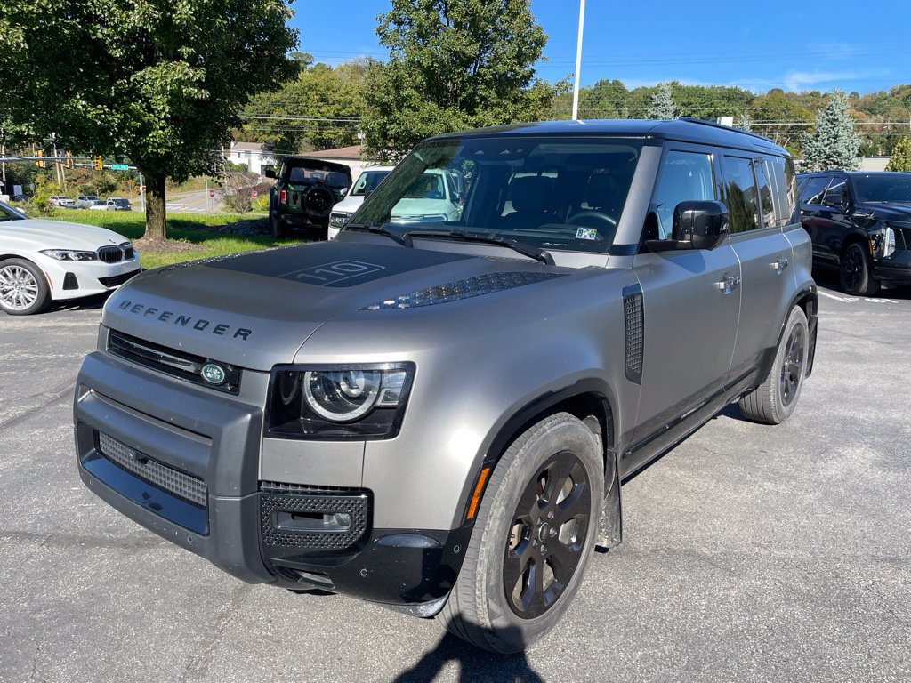 Used 2025 Land Rover Defender 110 X-Dynamic SE AWD/4WD image 1