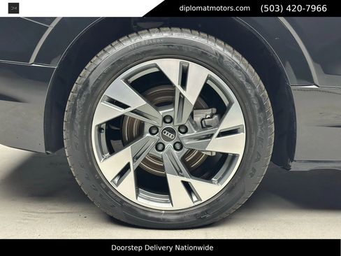 Used 2021 Audi e-tron Premium w/ Towing Package image 39