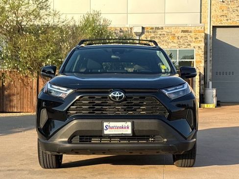 Used 2025 Toyota RAV4 XLE FWD image 2