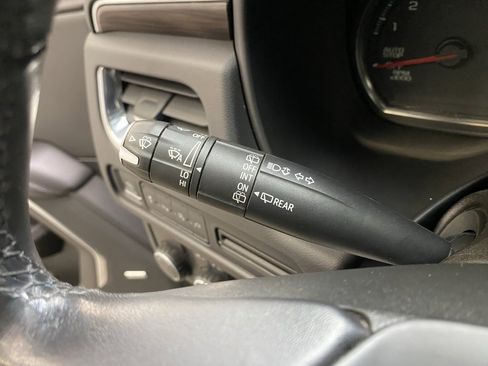 Used 2021 Chevrolet Suburban LT image 36