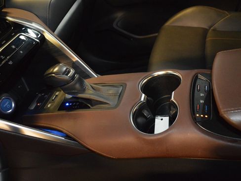 Used 2021 Toyota Venza Limited image 20