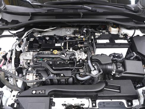 Used 2022 Toyota Corolla Cross XLE image 32