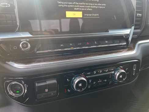 New 2026 GMC Sierra 1500 SLE w/ Preferred Package image 15