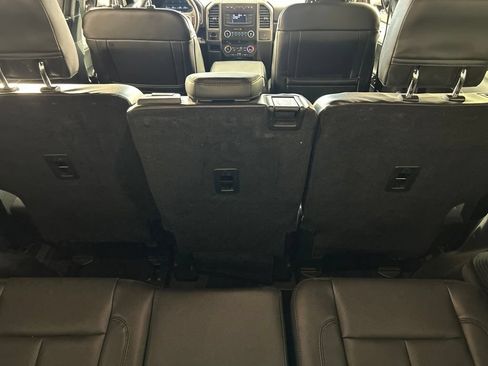 Used 2018 Ford Expedition XLT w/ Equipment Group 201A AWD/4WD image 32