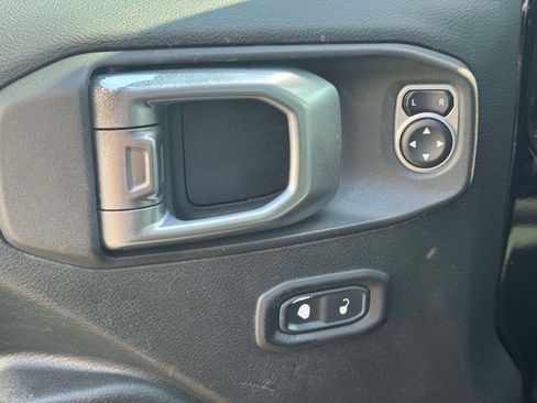 Used 2018 Jeep Wrangler Sport AWD/4WD image 16