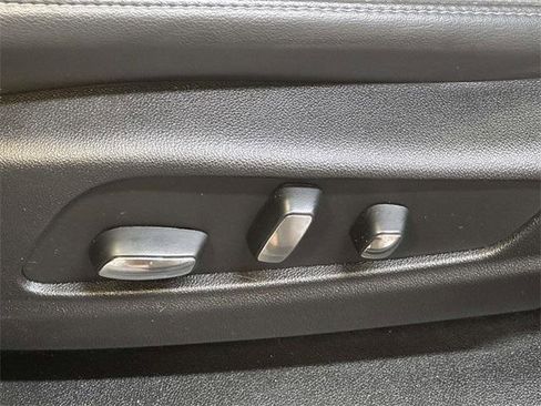 Used 2025 Cadillac XT6 Premium Luxury image 12