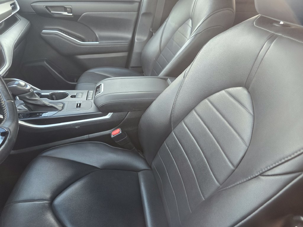 Certified 2021 Toyota Highlander XLE FWD image 23