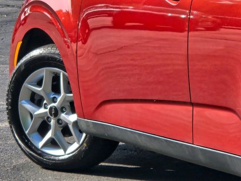Used 2025 Kia Soul LX w/ LX Technology Package FWD image 15
