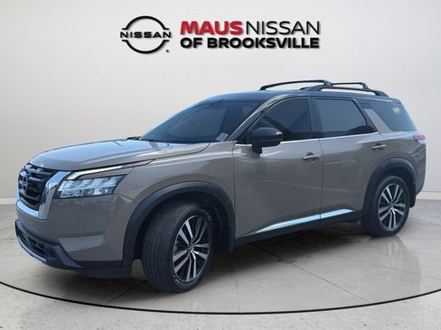 Used 2024 Nissan Pathfinder Platinum FWD image 6