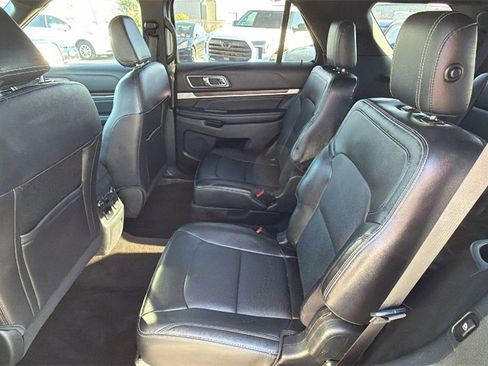 Used 2018 Ford Explorer Limited image 24