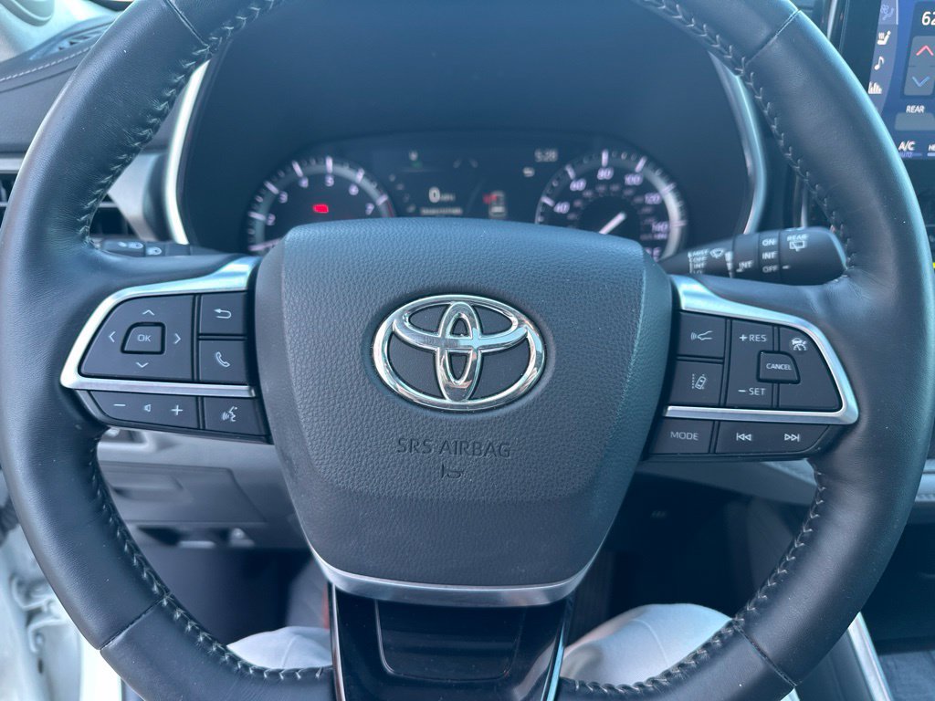 Used 2020 Toyota Highlander Limited FWD image 12