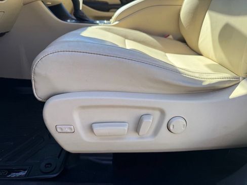 Used 2016 Toyota Highlander XLE AWD/4WD image 16